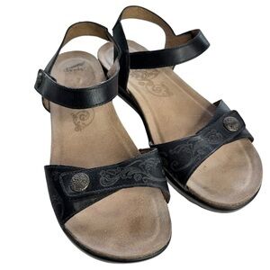 Dansko Paola Black Embossed Flat Sandals Leather Size 41/ 10.5